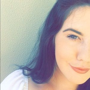 Meet your Posher, Demi